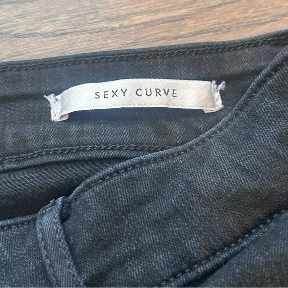 Guess Sexy Curve Distressed Skinny Black Jeans. 27 - Picture 4 of 7